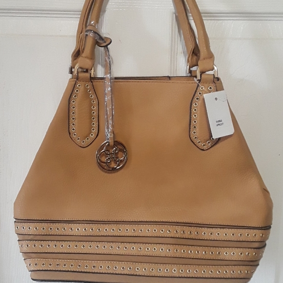 Apricot stud - Picture 2 of 5